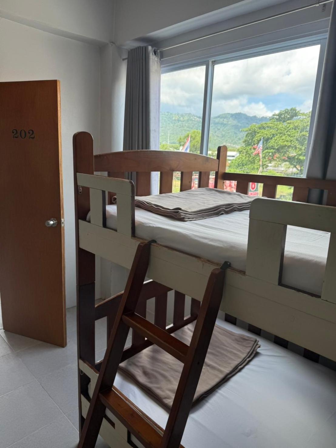 Ler Hostel 65 Чавенг Бийч Екстериор снимка